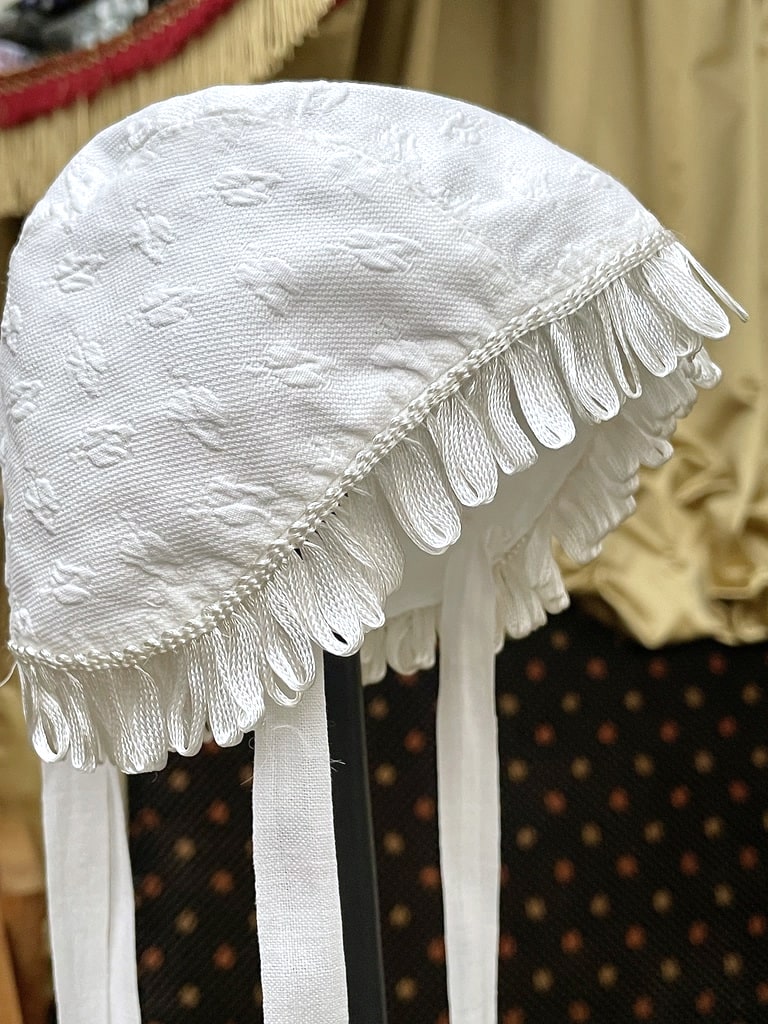 Béguin ou petit bonnet en piqué de coton et rayonne - Linge ancien - Vintage