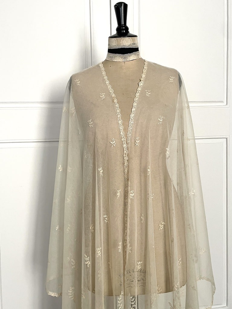 linge-ancien-etole-tulle-rebrode-xixème-mariage-voile-de-mairee-antiquite
