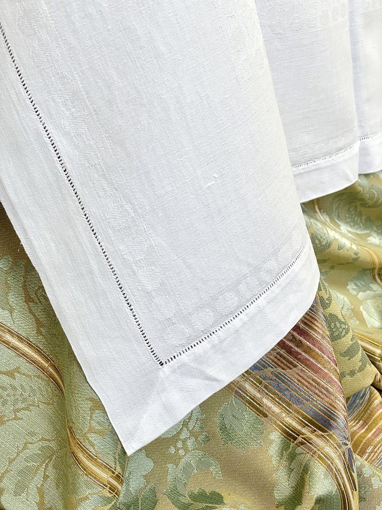 linge-de-table-ancien-lin-granite-nappe-art-deco-broderie-blanche-antiquite-brocante-art-de-la-table-maison