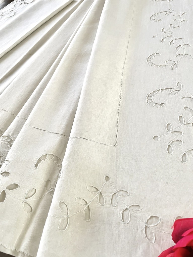 drap-ancien-broderie-broder-lin-ouvrage-ancien-linge-de-maison-literie-lit-antiquite-brocante