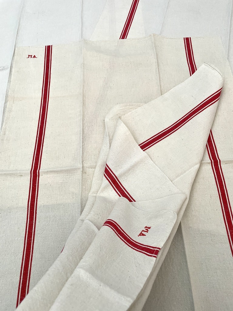 linge-anciens-torchons-draps-nappes-dentelles-serviettes-couvertures-anciennes-antiquite
