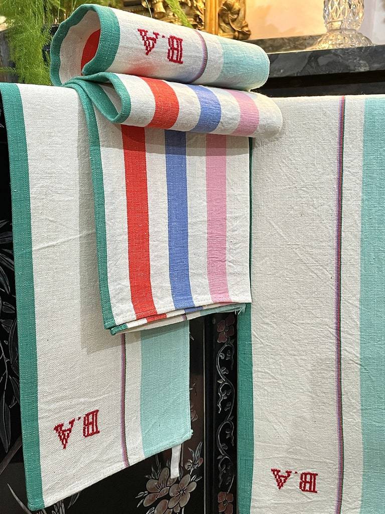 linge-ancien-torchons-vintage-monogramme-essuies-main-cuisine-antiquite