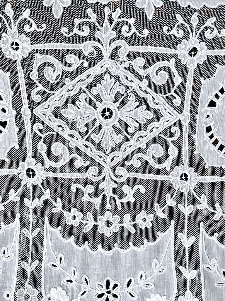 rideau-ancien-tulle-voile-de-coton-cornely-decoration-linge-ancien-antiquite-brocaante-shabby-chic