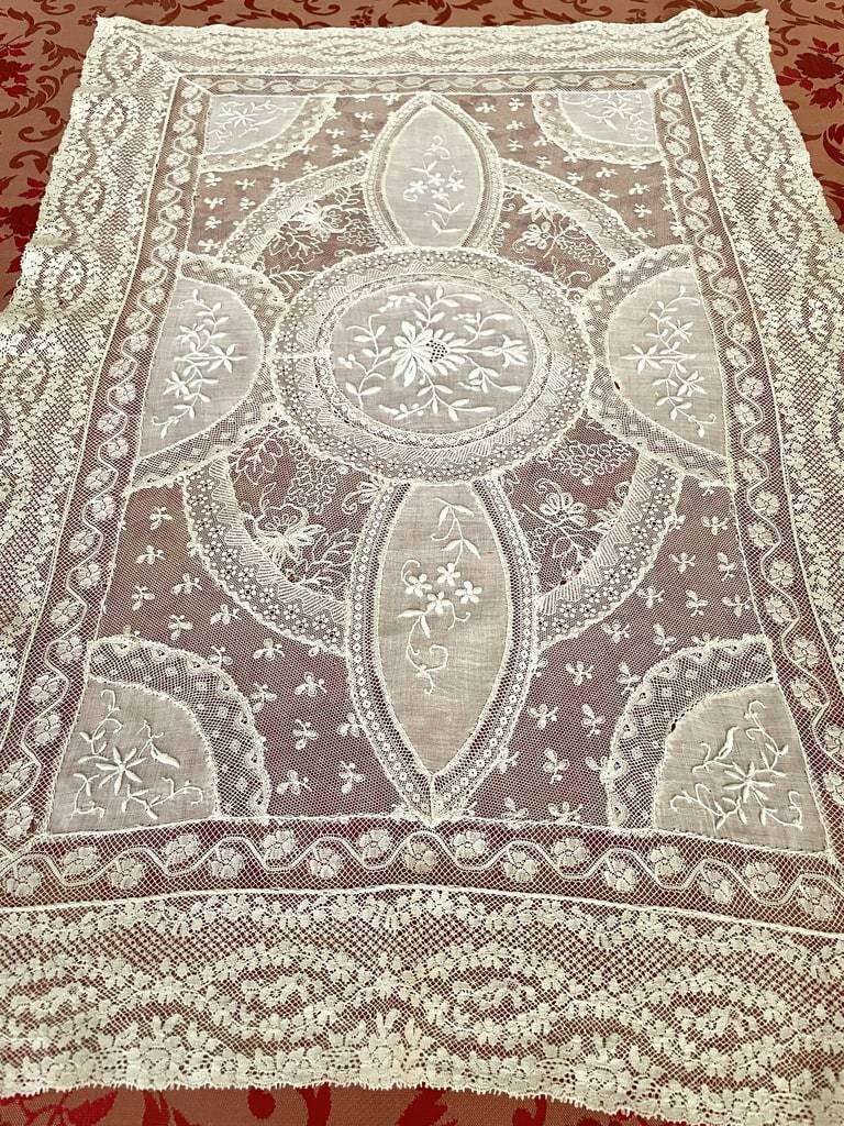napperon-ancien-fond-de-coiffe-bonnet-dentelle-aux-fuseaux-fait-main-antiquite-linge-ancien