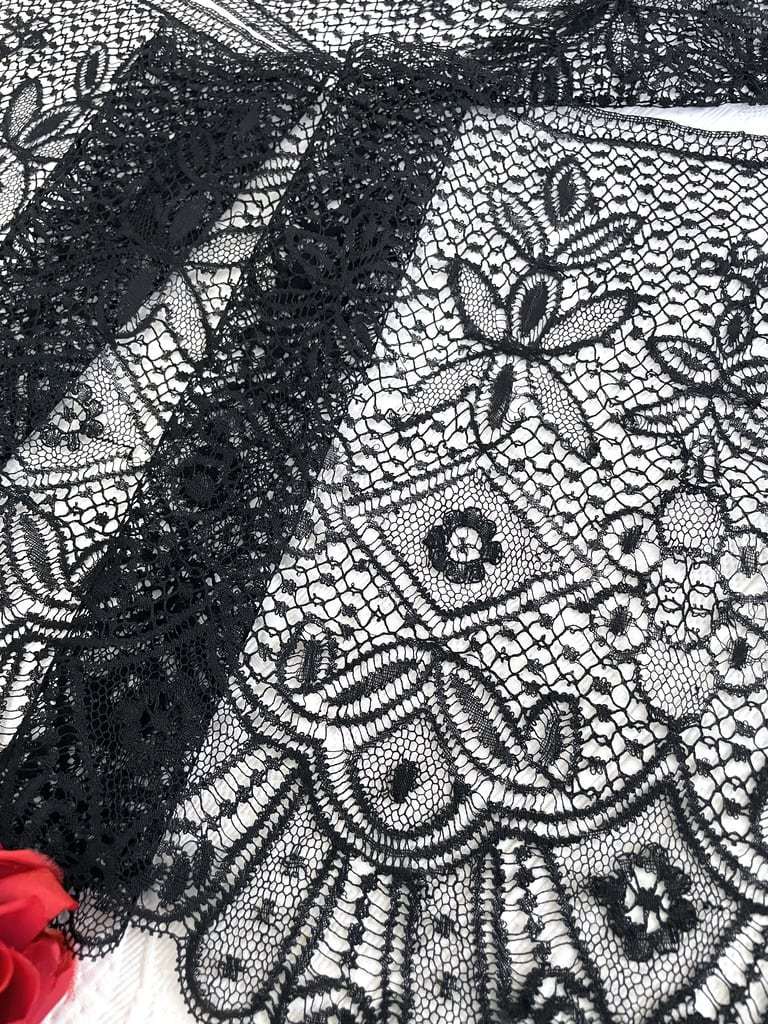 DRAP BLANC 3 metres X 2,2 metres environ attention il y a une
