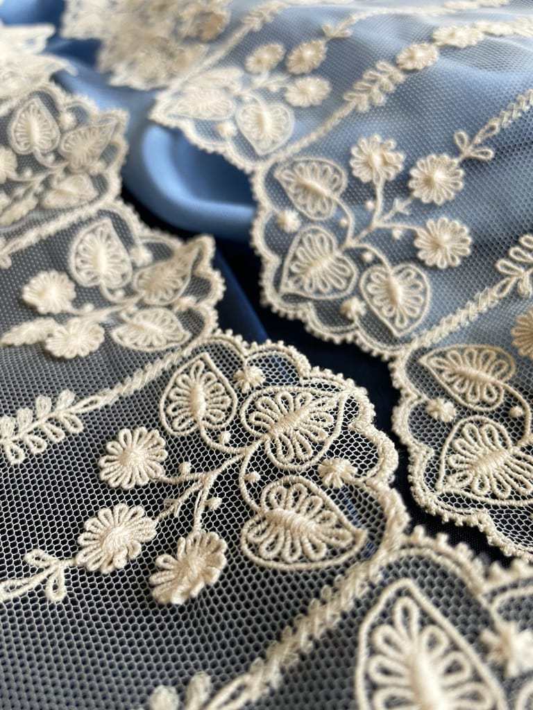dentelle-ancienne-tulle-de-coton-brode-art-deco-mercerie-fine-antiquite-brocante-couture-costume