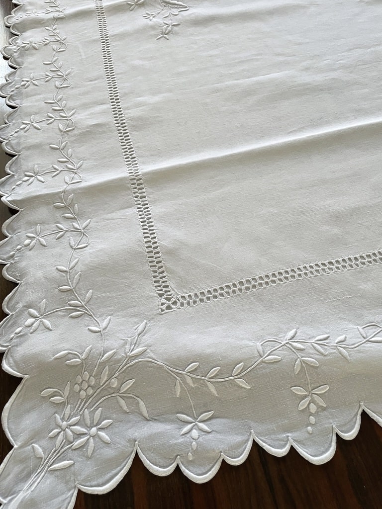 Ancien DRAP en FIL blanc + 2 TAIES avec broderies