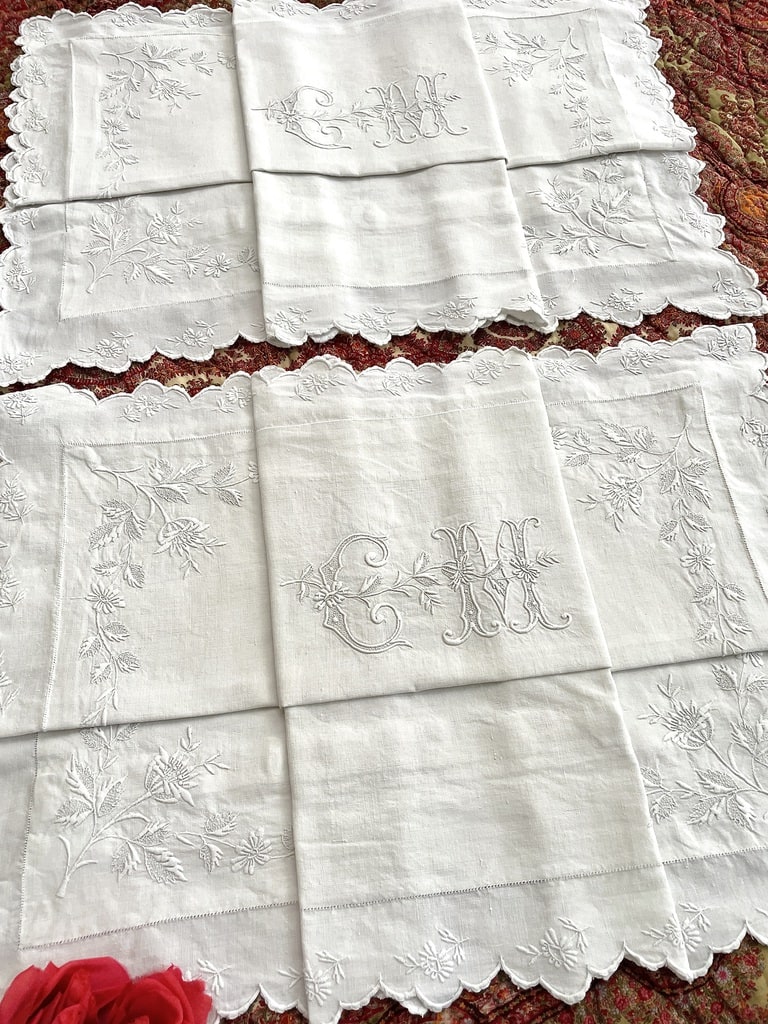paire-de-taies-d-oreiller-en-lin-blanc-festonne-broderie-blanche-monogramme-cm-antiquite-linge-ancien