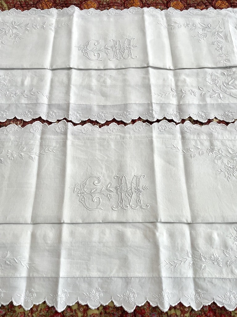 taies-oreiller-lin-broderie-blanche-fleurs-linge-ancien-en-lin-feston-initiales-cm-antiquite-brocante