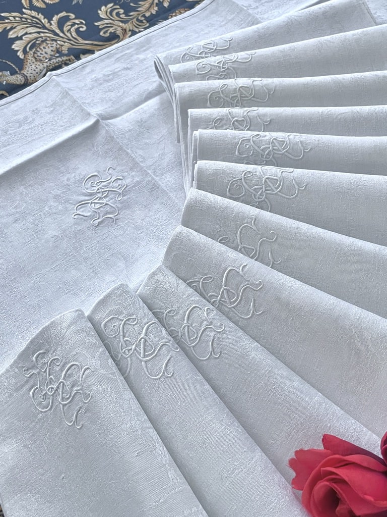 linge-de-table-ancien-serviettes-lin-damas-trousseau-broderie-faite-main-plumetis-chiffre-initiales-monogramme-antiquite-chiner
