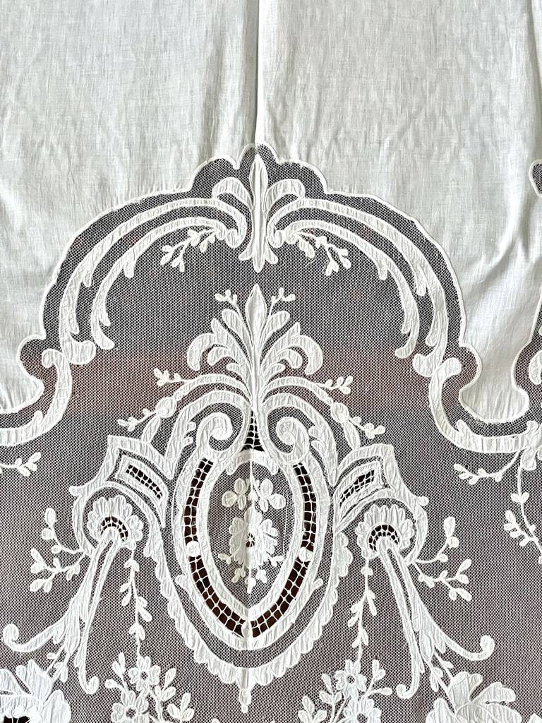 broderie-cornely-application-sur-tulle-voile-mousseline-de-coton-linge-ancien-antiquite-brocande-decoration-fenetre-store