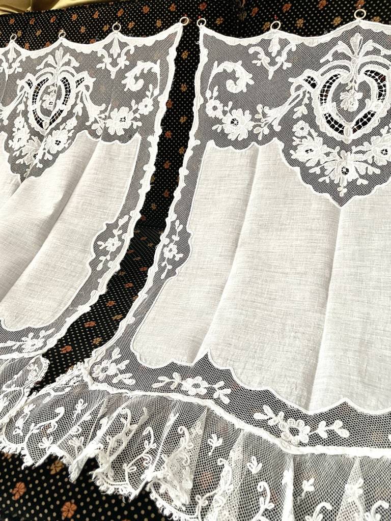 paire-de-rideaux-voile-mousseline-coton-broderie-cornely-application-sur-tulle-antiquite-brocante