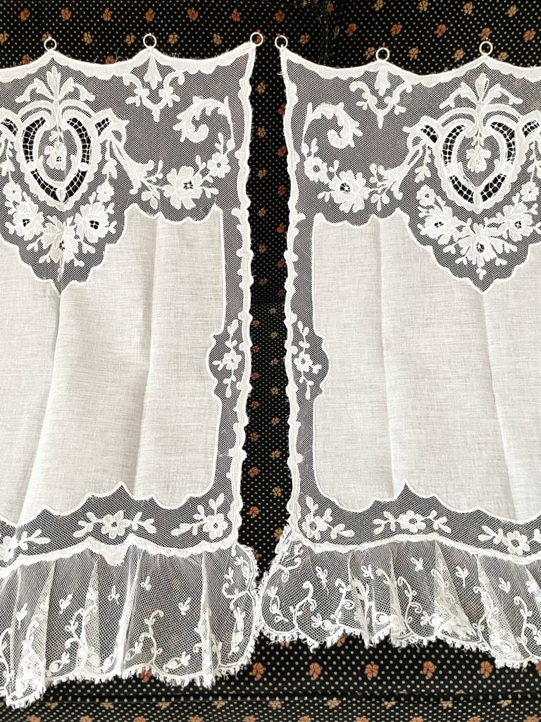 paire-rideaux-voile-de-coton-broderie-cornely-tulle-brode-application-decoration-store-antiquite-linge-ancien