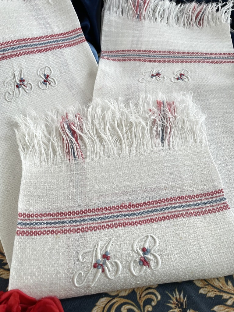 linge-ancien-serviettes-de-toilette-visage-essuies-main-invite-coton-nid-d-abeille-antiquite