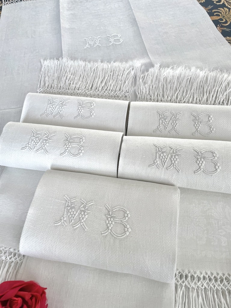 serviettes-invite-toilette-visage-linge-ancien-de-bain-damasse-de-lin-antiquite-brocante-essuies-mains