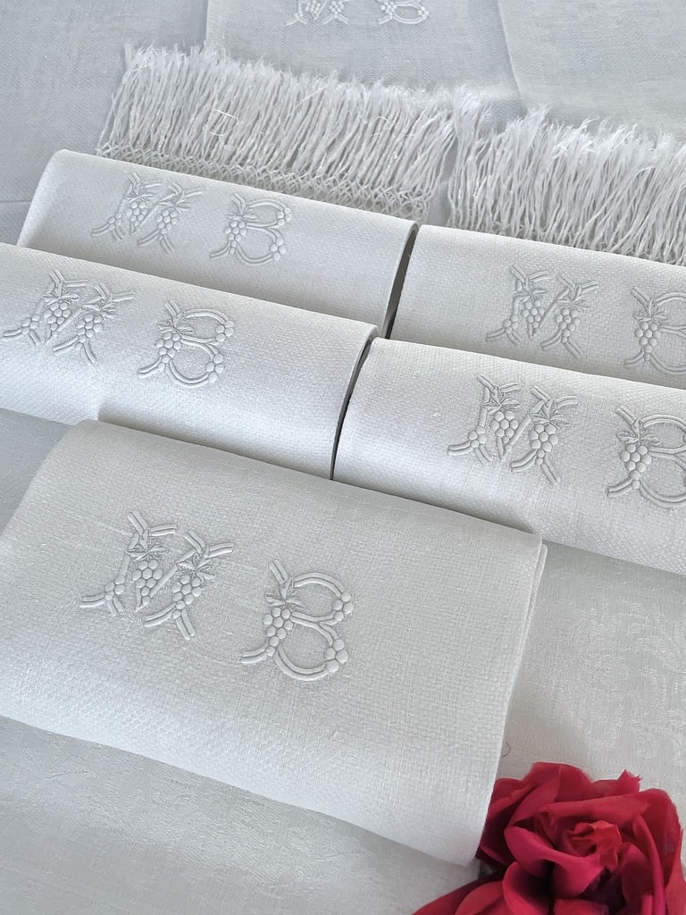 linge-ancien-serviettes-de-toilette-invite-mains-visage-lin-damasse-blanc-broderie-monogramme-mb-antiquite-brocante