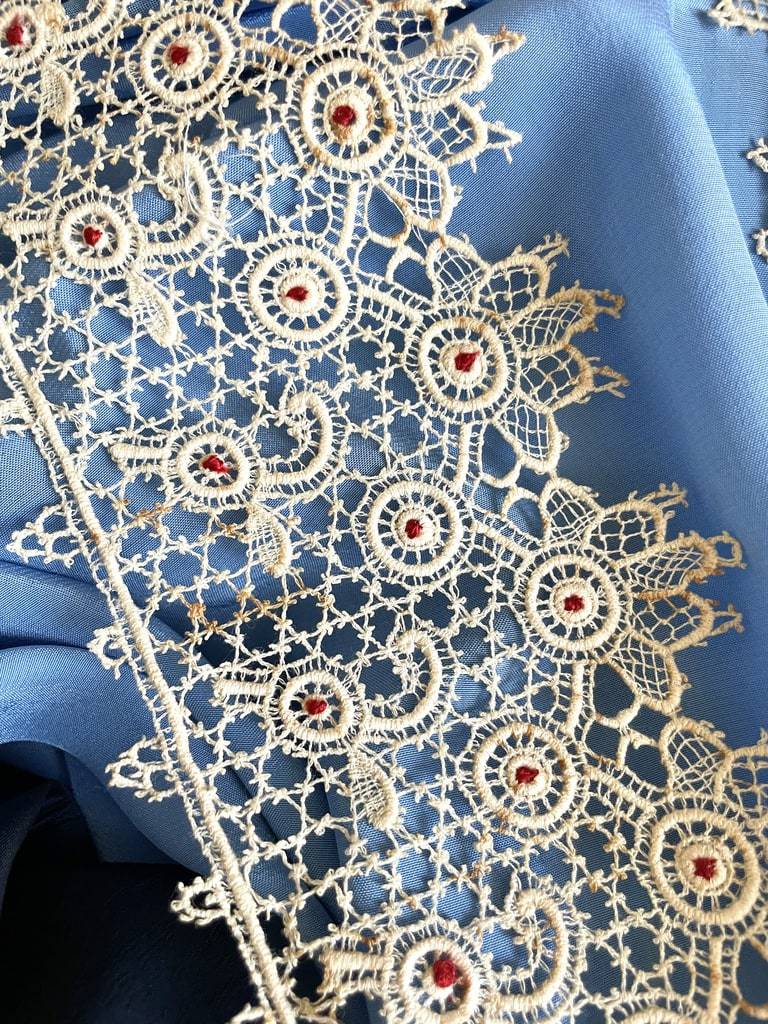 dentelle-ancienne-mercerie-bon-marche-guipure-de-coton-ecru-rouge-linge-ancien-costumier-poupees-anciennes-antiquite