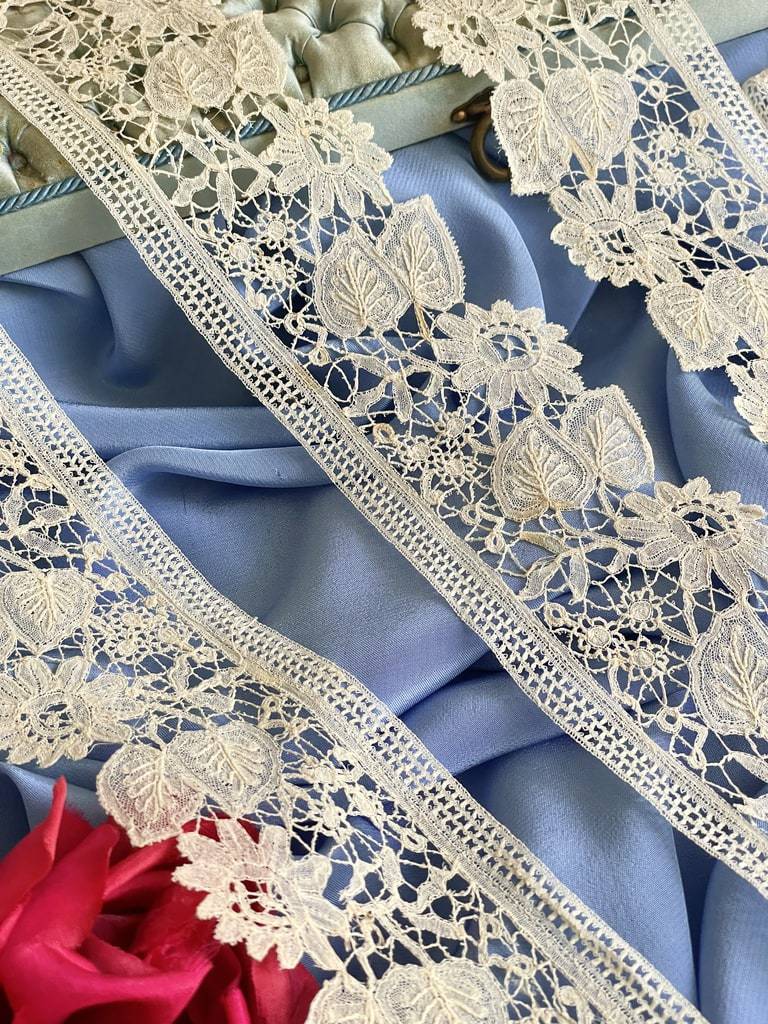 dentelle-ancienne-duchesse-de-bruxelles-fuseaux-fait-main-xixème-1900-costumier-arles-arlesienne-costume-ancien-antiquite