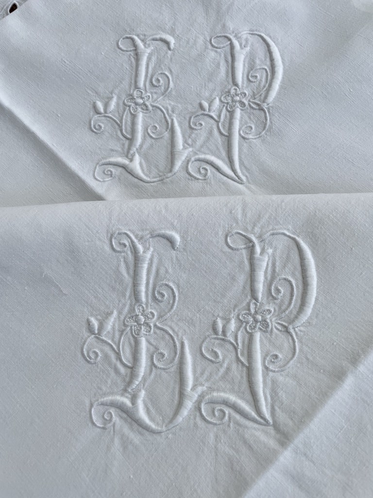 paire-de-taies-doreiller-fil-de-lin-brode-main-linge-de-lit-ancien-antiquite-brocante-trousseau-mariage-monogramme-lp-blanc