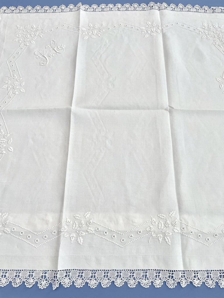 linge-de-lit-taie-oreiller-ancienne-brodee-main-plumetis-bourdon-jours-dentelle-broderie-blanche-anitiquite-brocante