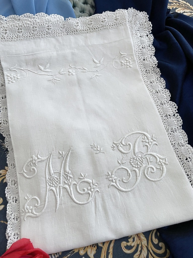 ancienne-taie-oreiller-fil-de-lin-dentelle-chiffre-initiales-mongramme-mb-broderie-linge-ancien-brocante-shabby-chic