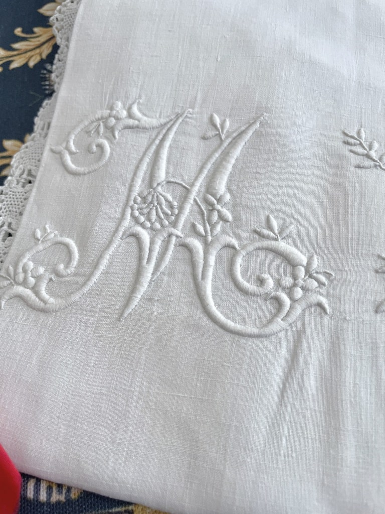 taie-d-oreiller-en-fil-de-lin-initiales-mb-trousseau-de-mariage-xix-linge-ancien-literie-parure-draps-anitiquite-brocante