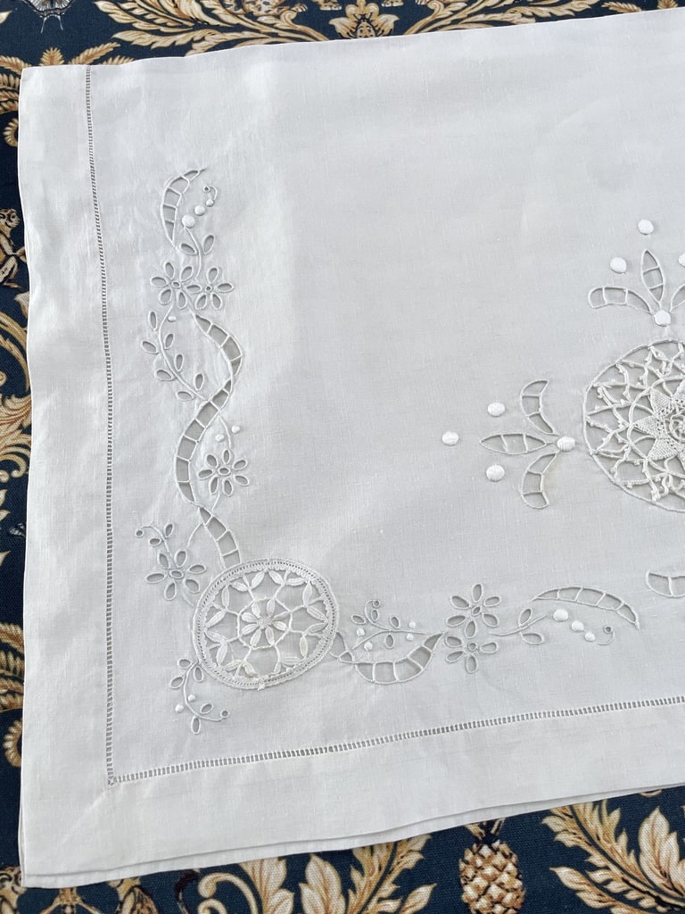 pochette-rangement-chemise-de-nuit-ancienne-fil-de-lin-broderie-dentelle-antiquité-brocante