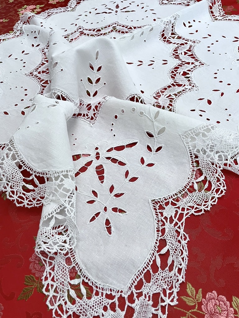 linge-ancien-lin-centre-de-table-brode-main-dentelle-aux-fuseaux-puy-en-velay-fait-main-jours-broderie-blanche-antiquite