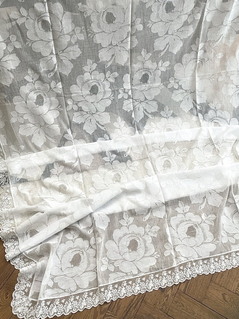 linge-ancien-rideaux-voilages-store-fenetre-mousseline-coton-roses-antiquite-brocande-decoration-brise-vue