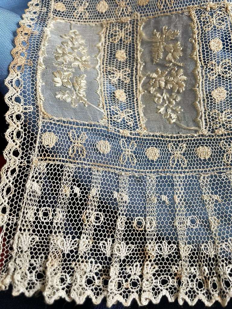 dentelle-ancienne-robe-poupee-manchette-tulle-rebrode-mercerie-linge-ancien-antiquite-brocante-en-ligne