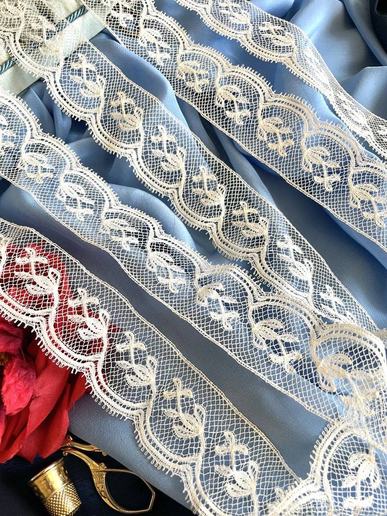 dentelle-ancienne-fuseaux-valenciennes-fil-de-lin-linge-fin-nuisette-habit-poupee-brocante-antiquite