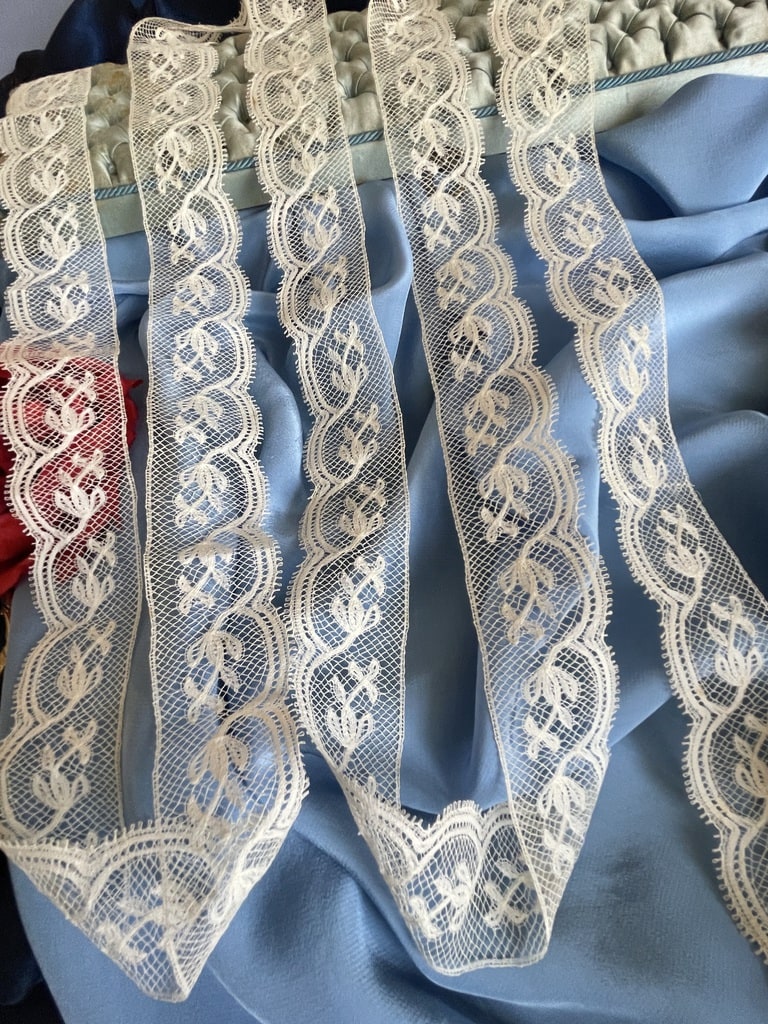 dentelle-de-valenciennes-aux-fuseaux-nuisette-vetements-de-poupee-couture-mode-ancienne-antiquite-vente-en-ligne