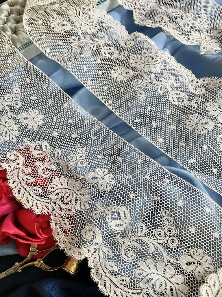 dentelle-aux-fuseaux-valenciennes-volant-coton-fin-fleurs-mercerie-ancienne-antiquite-brocante