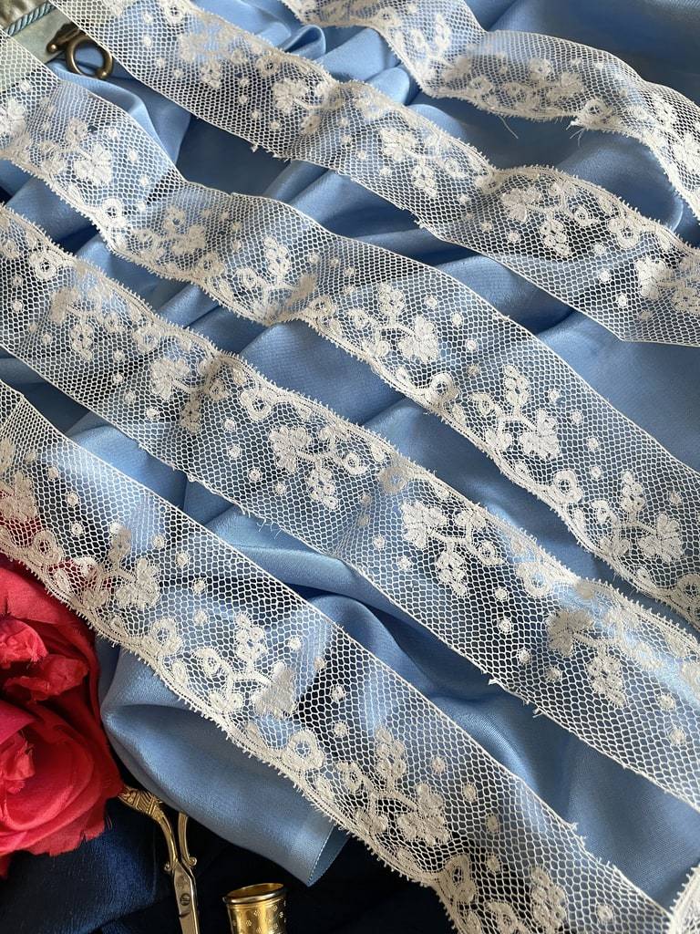 dentelle-de-valenciennes-aux-fuseaux-mercerie-ancienne-couture-creation-textile-jupon-costume-epoque-mode-linge-ancien