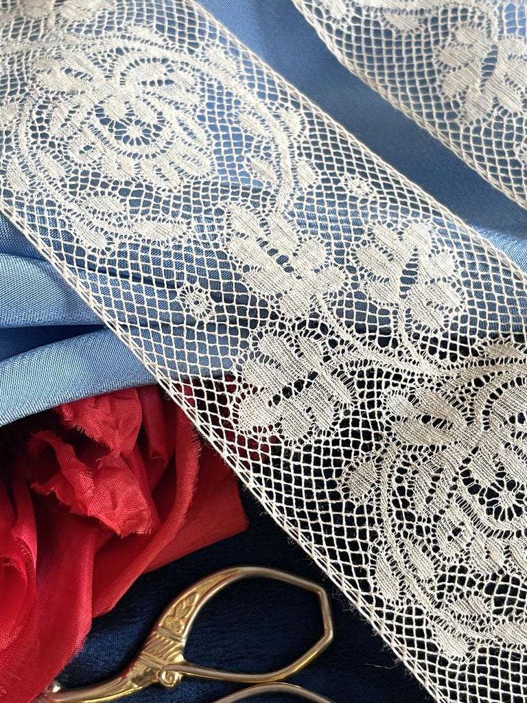 dentelle-entre-deux-de-valenciennes-mercerie-costume-epoque-ouvrage-linge-fin-antiquite-brocante