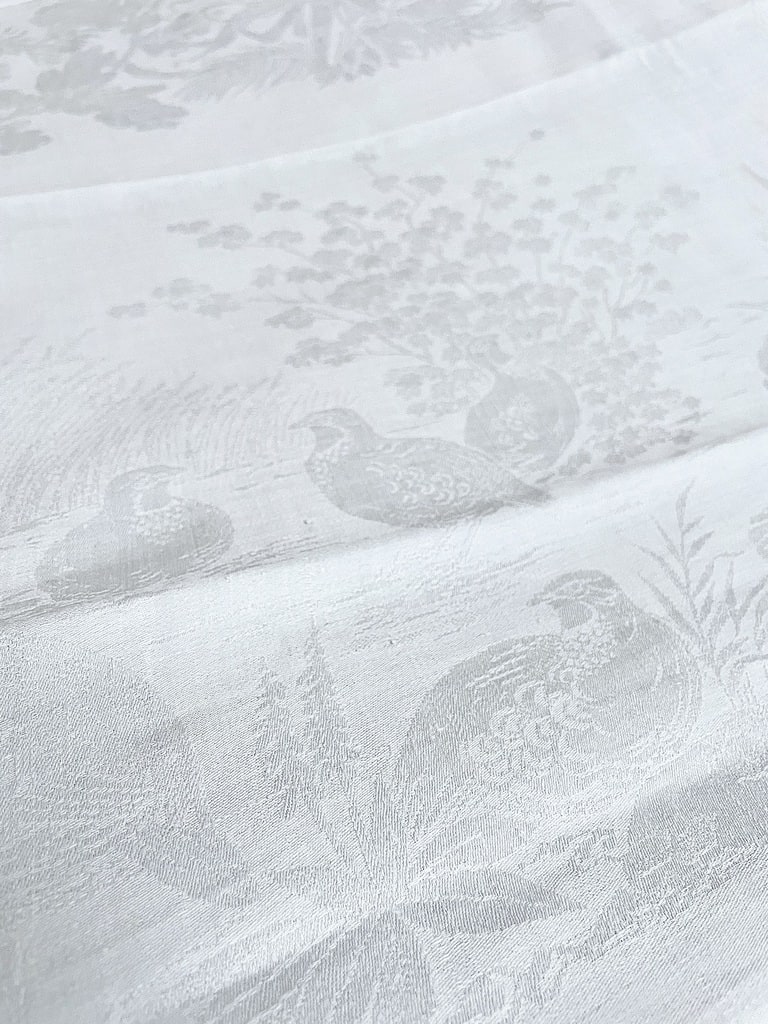 linge-ancien-nappe-serviettes-lin-damasse-perdrix-palombes-gibier-chasse-a-courre-art-de-la-table-19eme-napoleon-antiquite