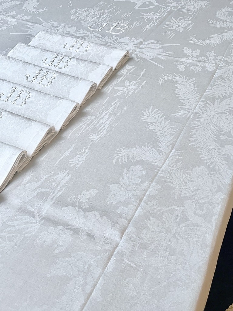service-de-table-lin-damasse-nappe-serviettes-decor-chasse-a-courre-oiseaux-gibier-chateau-personnages-henri-iv-cheveau-chasseurs-antiquite-linge-ancien