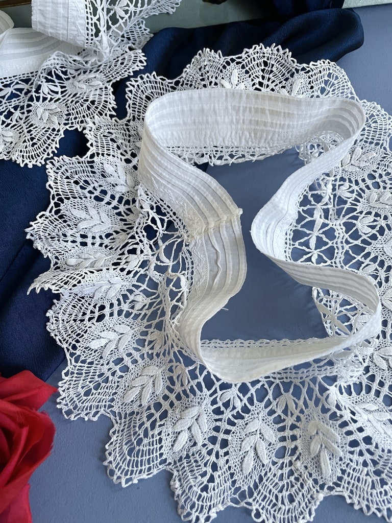 bas-de-culotte-dentelle-fuseaux-aiguille-fait-main-mercerie-ancienne-antiquite-brocante-linge-ancien