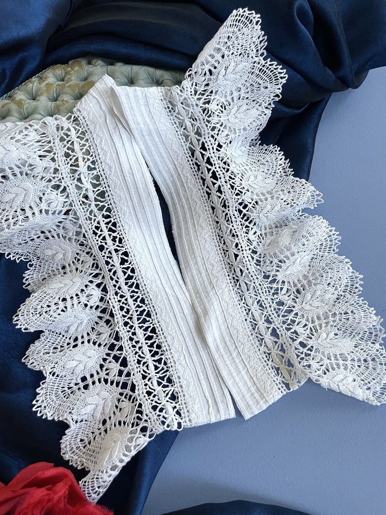 mercerie-dentelle-ancienne-culotte-fait-main-fuseaux-aiguille-antiquite-point-d-esprit-puy-en-velay