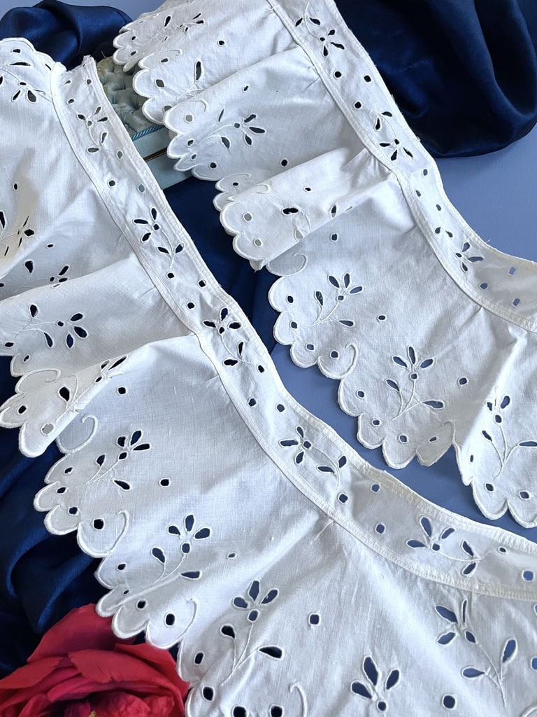 bas-culotte-broderie-anglaise-percale-fait-main-feston-costume-linge-ancien-mercerie-antiquite