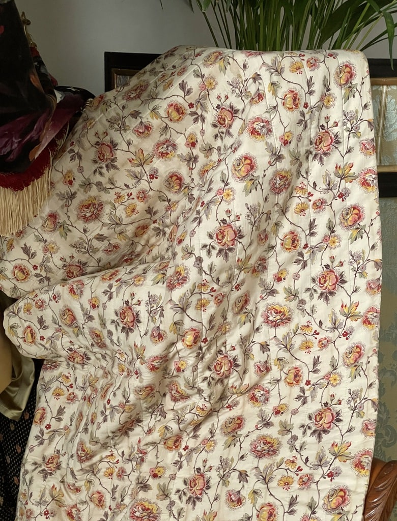 edredon-pied-couverture-piquee-marseille-provence-arles-coton-imprime-linge-ancien-lit-antiquite-brocante-19e-20e-fleurs