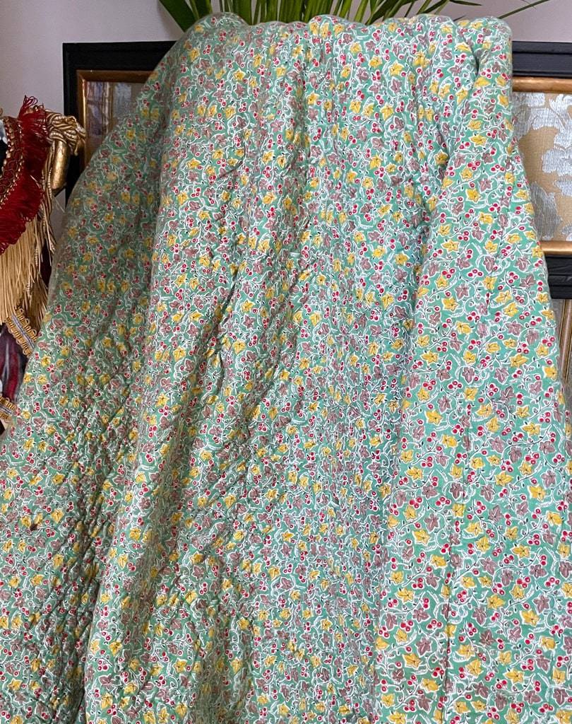 couverture-piquee-marseillais-provençale-coton-imprime-liberty-cotonnade-arles-nimes-indienne-antiquite-brocante-linge-ancien.JPG