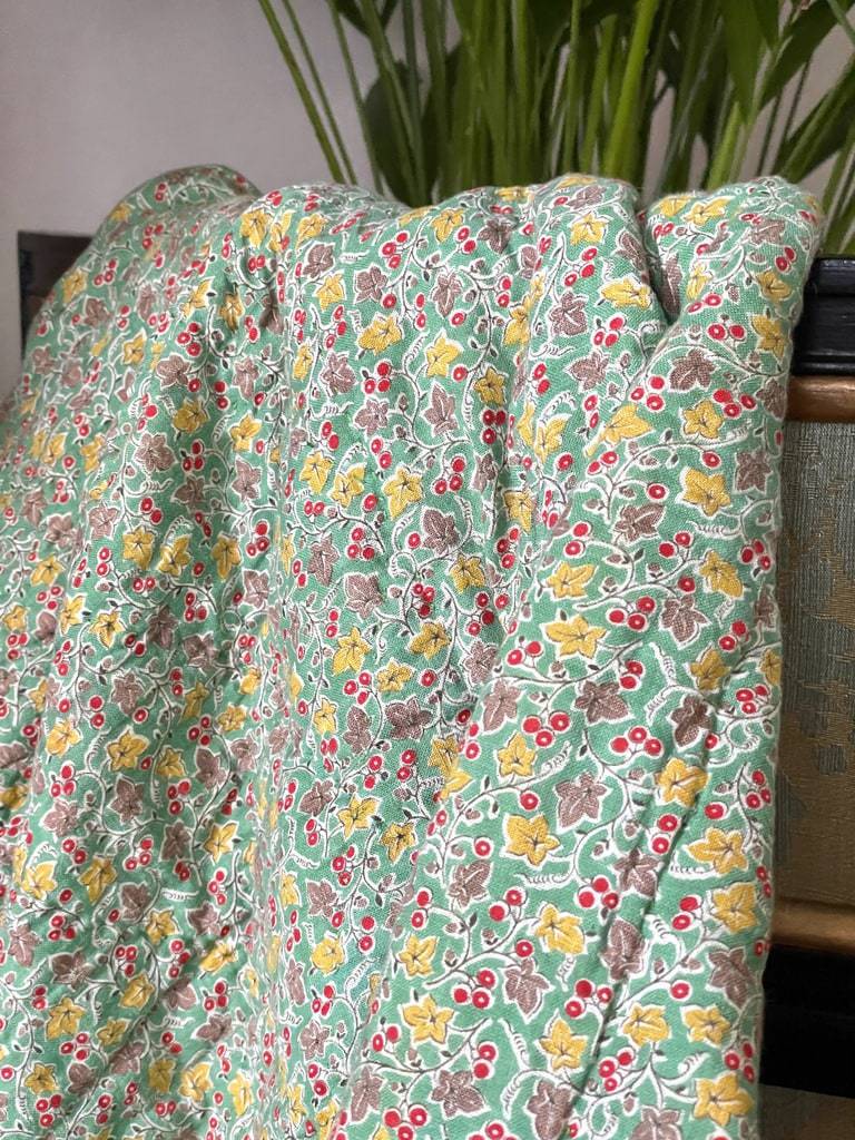couverture-piquee-marseillais-provençale-coton-imprime-vert-cotonnade-lit-nimes-indienne-antiquite-brocante-linge-ancien.JPG