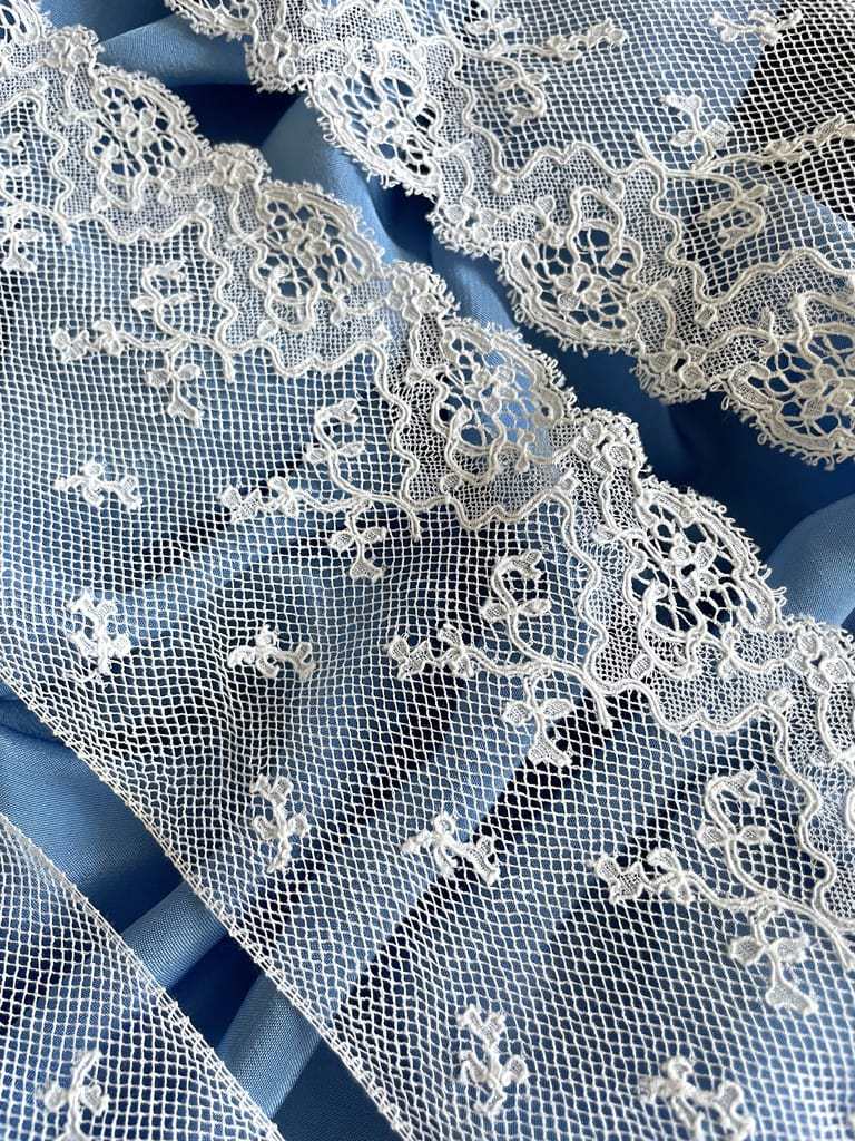 dentelle-valenciennes-mercerie-mode-ancienne-vêtement-d-epoque-costume-poupee-antiquite