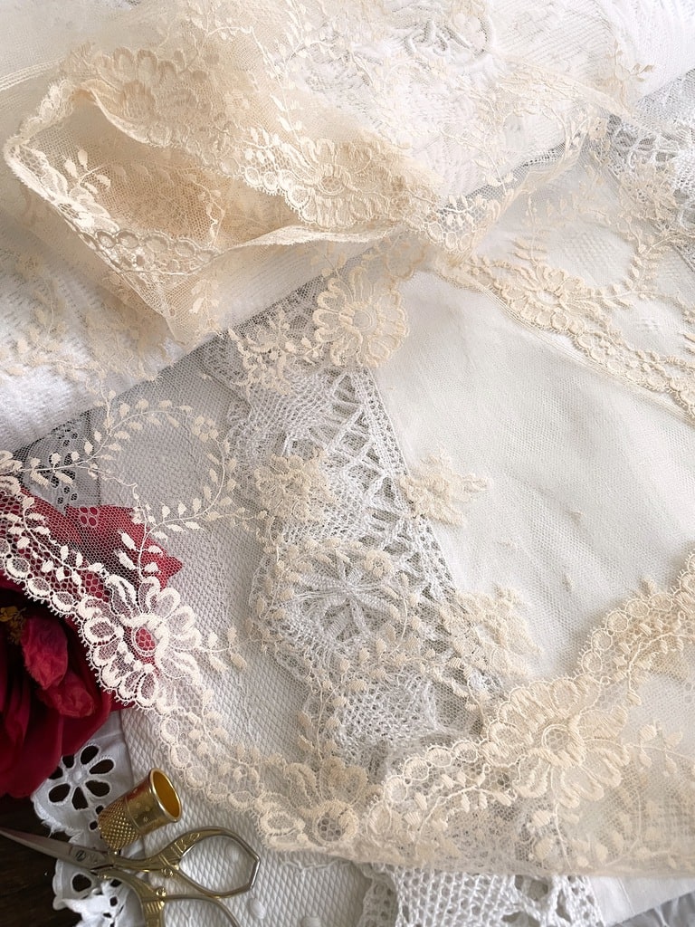 dentelle-vintage-saumon-volant-calais-tulle-brode-mercerie-ancienne-retro-mode-antiquite-brocante