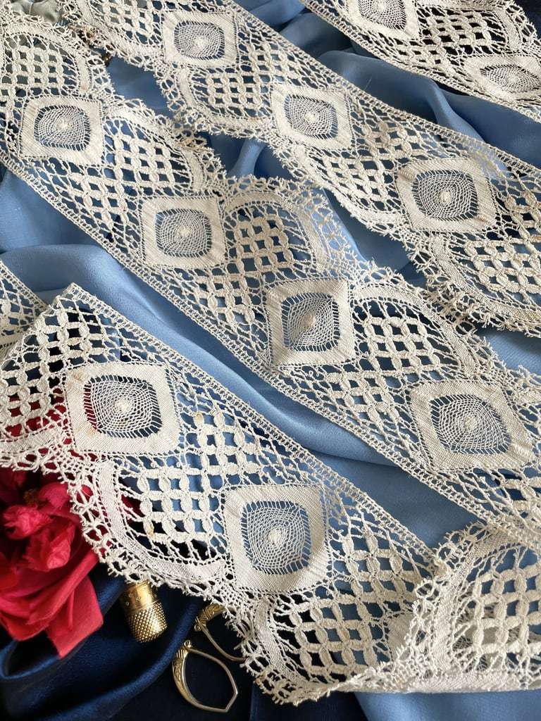 dentelle-ancienne-fuseaux-coton-bordure-volant-mercerie-couture-creation-mode-ouvrage-fait-main-antiquite