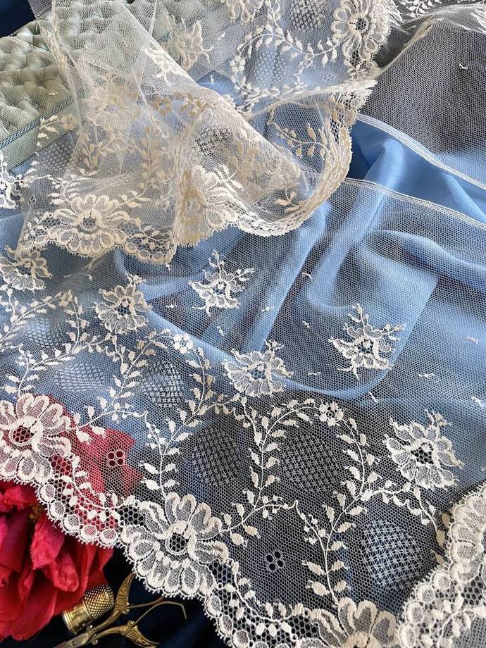 mercerie-ancienne-dentelle-vintage-rose-saumon-broderie-sur-tulle-mode-retro-couture-creation-antiquite-vente-en-ligne