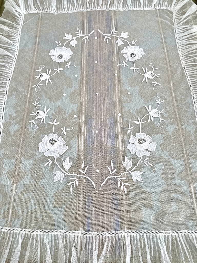 dessus-de-berceau-ancien-linge-bebe-enfant-nourrisson-antiquite-brocante-tulle-rebrode
