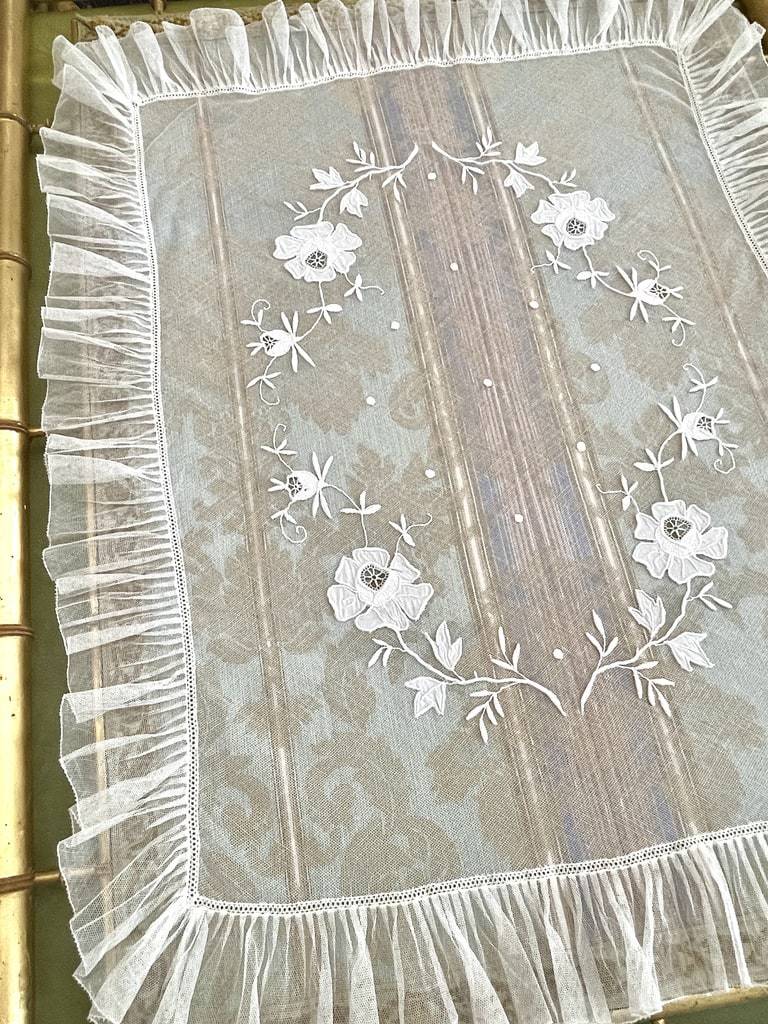 linge-ancien-lit-bebe-berceau-coussin-tulle-coton-rebrode-application-mousseline-antiquite-brocante