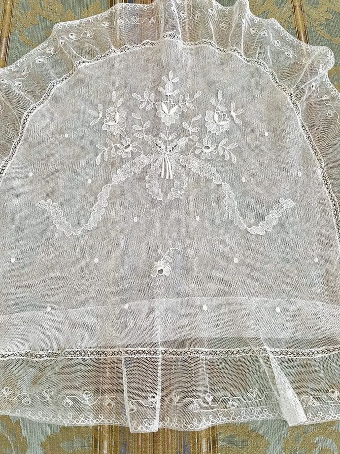 taie-demi-lune-berceau-linge-ancien-bebe-bapteme-naissance-antiquite-brocante